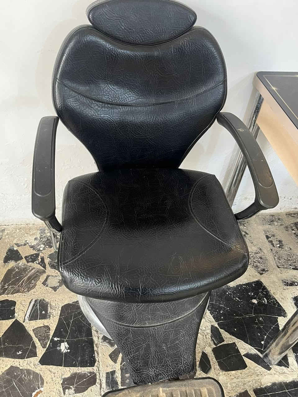 سلام عليكم كرسي حلاقة  عدد واحد سعره 120 وبي مجال نظيف كلش شغال مكاني بغداد حي الجهاد 

‭٠٧٧٣ ٢٠٤ ٣٨٠٤‬
