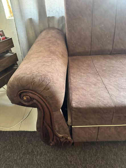 الديوان
6 قطع 
10 نفرات
مستعمل 
السعر 100  الف
العنوان مجمع الزيتون
***********
