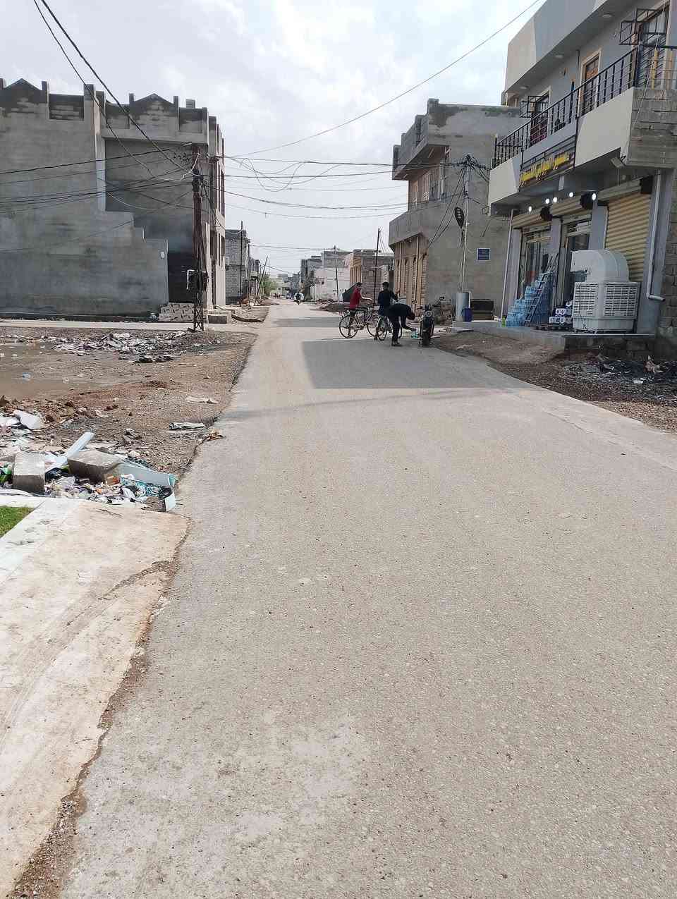 السلام عليكم ورحمه لله وبركاته
 بيت 100 متر طابقين طابو زراعي سند 25 
الموقع التحرير الحولي  الزراعي قرب اسواق سنتر الحولي خدمات كاملة تبليط ماء مجاري كله فول بناء درجة اولى كامل بس تجيب غراضك وسعره جدآ مناسب 
***********
