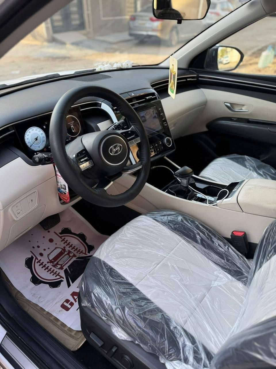 توسان 2024 خليجي للبيع
رقم أربيل شرط التحويل
الموديل: 2024
الممشى: 78,000 كم
اللون: أبيض
مكفولة كفالة عامة
المواصفات:
محرك 2000 سي سي
بصمة تشغيل وتشغيل عن بعد
شاشة أمامية
تحكم مقود
كاميرات
داخل جلد
كراسي كهرباء (2)
سايد بريك بصمة
كراسي تدفئة وتبريد
حساسات أمامية وخلفية
أنظمة قيادة متعددة
قيادة ذاتية
أبل كاربلي
تبريد خلفي
حساسات ضغط الإطارات
شاشة تدعم كاربلي
عداد ديجيتال
شاحن لاسلكي
مرايا شفط
بردات خلفية

رقم صاحب سيارة ***********
