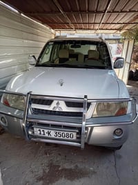 باجيرو 2003مكفولة كفالة عامة محرك وكير بلادي وهاي هية السيارة شوفت عيو...