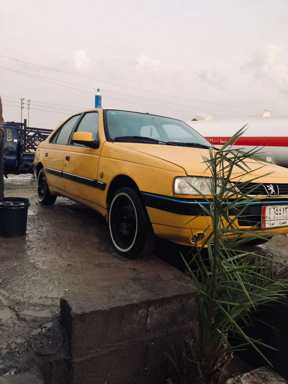 بيجو 405موديل 2016 مكينه قبل يومين شديدها جديده حداديه 100/100 تخم تاير خط ابيض جديد او لايت زنون  باتري كبريسر جديد تبريد تدفئه ملكوطه خياسات   تبديل بنيد او مدكر اثر جراد دعاميه جديده حواضن كله جديد كهربائيات كله شغاله مصفره هيئه غرامات سنويه 30رقم دوالي تحويل ثاني يوم  شرط *********** عنواني بصره السعر 37او بيها مجال
