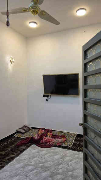 يعلن مكتب عقارات الرحمن عن توفر دار للبيع في شط العرب الجزيره اليوبه قرب مدرسه الصقر شارع الملعب مساحه الدار 100 ركن قاطين بناء درجه اولى الرض قلع والشوارع 10متر يتكون الدار من 4غرف ومطبخ وديوان وصاله وصحيات داخليه وخارجيه مثل ماواضح في الصور سعر الدار 85 معا الثاث وبي مجال للاستفسار الاتصال *********** عنوان المكتب عقارات الرحمن شارع الثامريه قرب مدرسه الثامريه الاهليه
