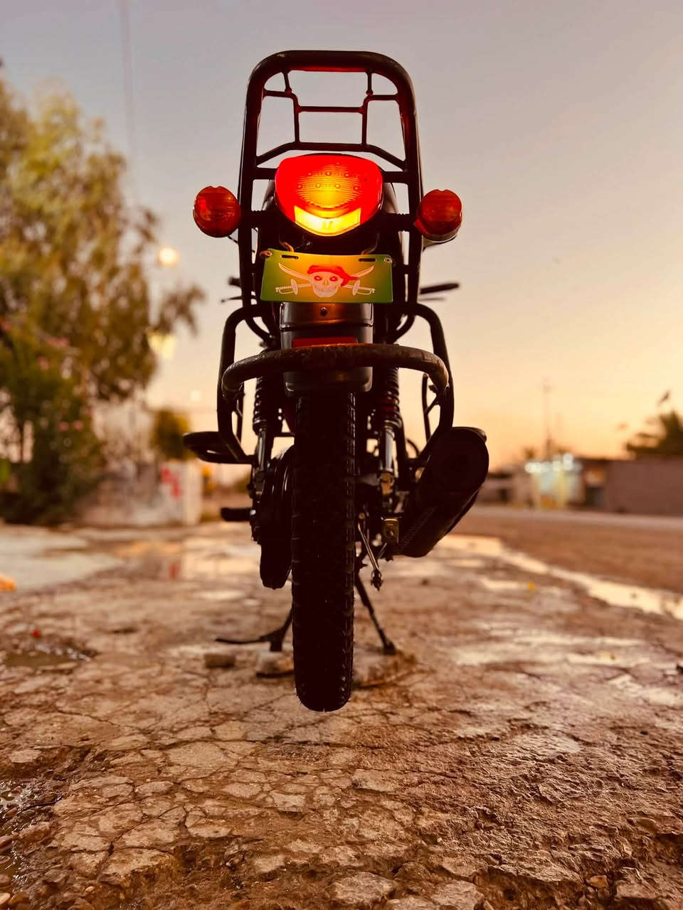 سلام عليكم
🚴:دايون ٢٢
مكينه ١٥٠(مفتوحه)
📚:أوراق سكنر 
🖍️:لون مميز 
📍موقع :بابل مشروع مسيب 

📞:***********

