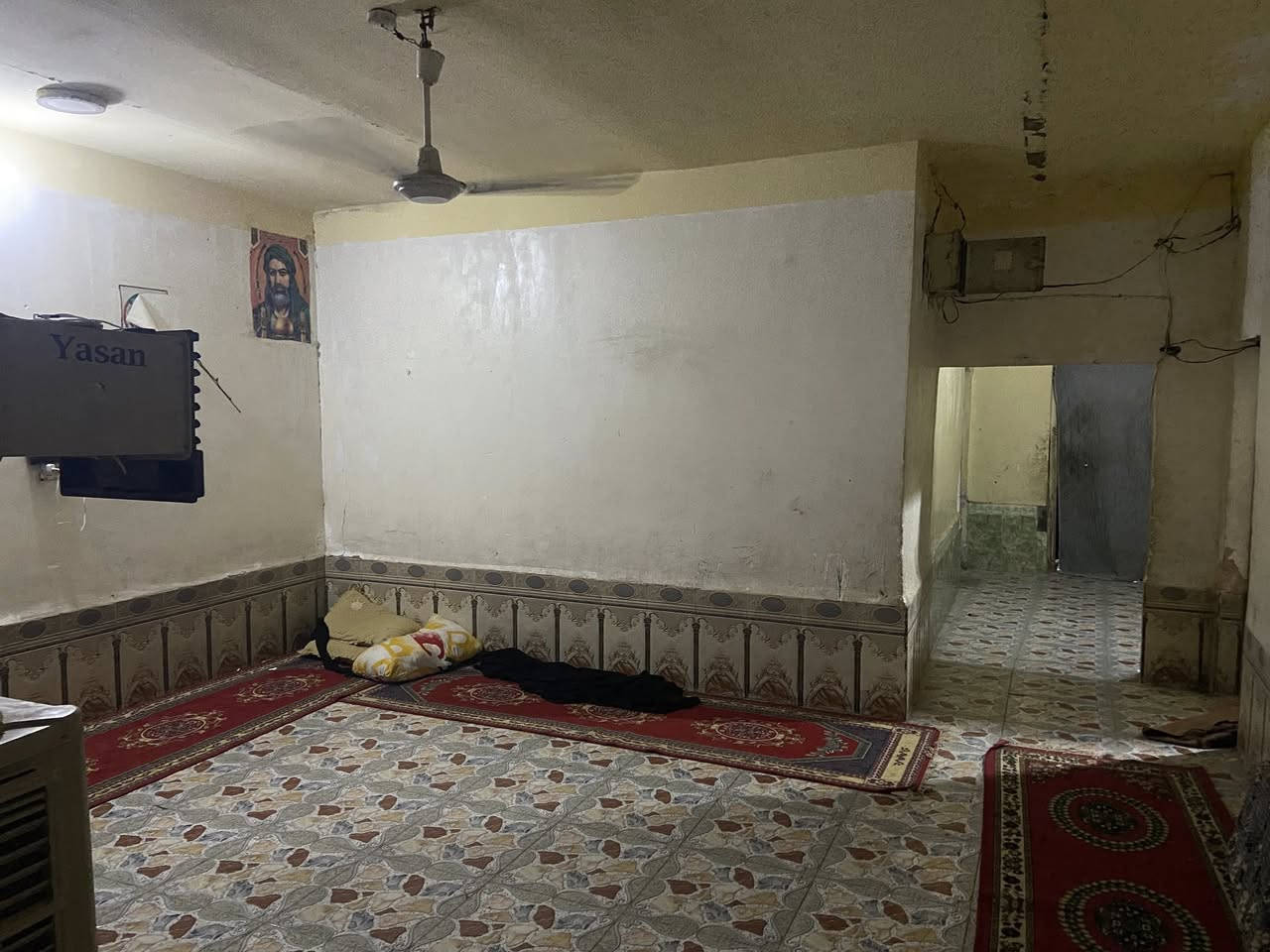 السلام عليكم بيت لبيع مساحه ٢٦٠متر متكون من  4غرف وصاله ومطبخ وصحيات حديثه البناء ب٢٥وبيه مجال 
الموقع حي الحسن  خلف طاقه الكهرباء  

‭٠٧٨١ ٩٠٢ ٦٦٨٤‬

