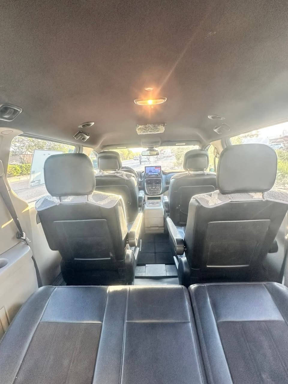 السلام عليكم من رخصة مسؤول الكروب
دوج كرفان م 20 للبيع او مراوس حسب القناعه 
ابواب وصندوق كهرباء نظام ايكو البنزين كشنات جلد كشن السايق كهرباء ماشيه 91 ألف ميل وقابل للزياده 3قطع تبريد ثلج وخير من الله 3قطع صبغ السعر 178
ت *********** بي وت ساب
