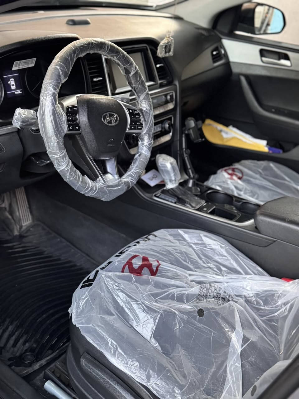 سونتا 2018 للبيع امريكي
العنوان بغداد

محركهه 2400 

تحكم ستيرن

شاشة كبيرة

كامرة خلفية

رادرات جانبية

السعر 130

ضربتهه نفس البصورة جاملغ الخلفي مصبوغ

***********
