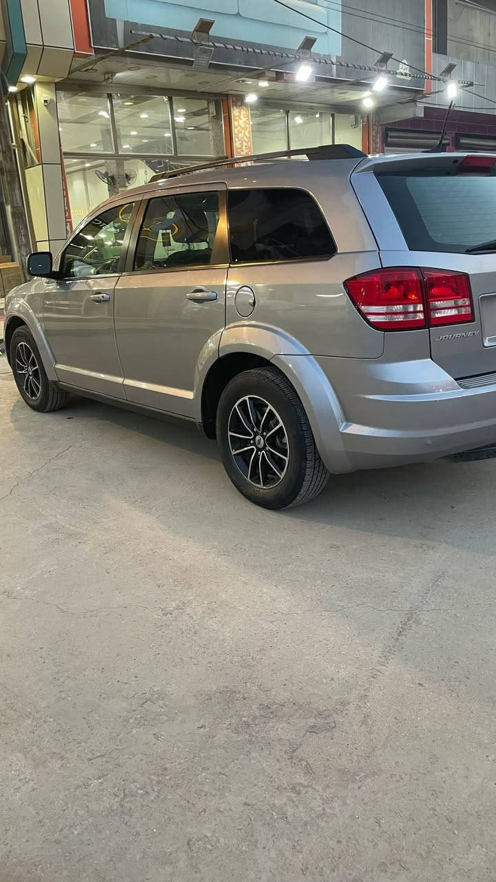 السلام عليكم دوج جورني 2018 بدون صبغ فقط مبدل جاملغ ايسر نفس اللون ماشيه 100 ميل فول مواصفات عدى الفتحة تخم تاير جديد السعر 157$ وبيه مجال بسيط 
***********
