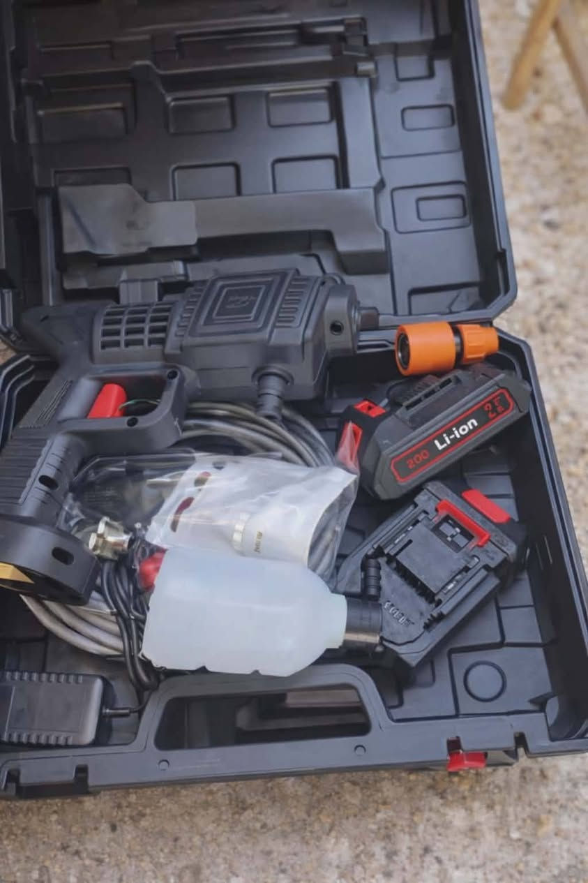 🔹 فارة غسل شحن (Pressure Washer) 🔹
🔹 48V – عملية وسهلة الاستخدام 🔹
فارة غسل شحن بدون أسلاك، مناسبة لغسل:
🚗 السيارات
🏠 السطوح والساحات
🪟 الشبابيك
🚲 الدراجات
🧱 الأرضيات والجدران
المواصفات:
✔️ تعمل على بطارية شحن (48V)
✔️ ضغط قوي للماء
✔️ خفيفة وسهلة الحمل
✔️ استخدام منزلي وخارجي
✔️ تجي وياها ملحقاتها كاملة (مثل الظاهر بالصور) بطاريه واحده فقط.
كل هاذا وبسعر 18 الف فقط
📦 الحالة: جديدة
📍 يوجد توصيل
 داخل الحسينيه الف دينار فقط لجميع محافظات العراق 5 الاف فقط 
💬 للاستفسار: *********** يتوفر واتساب

