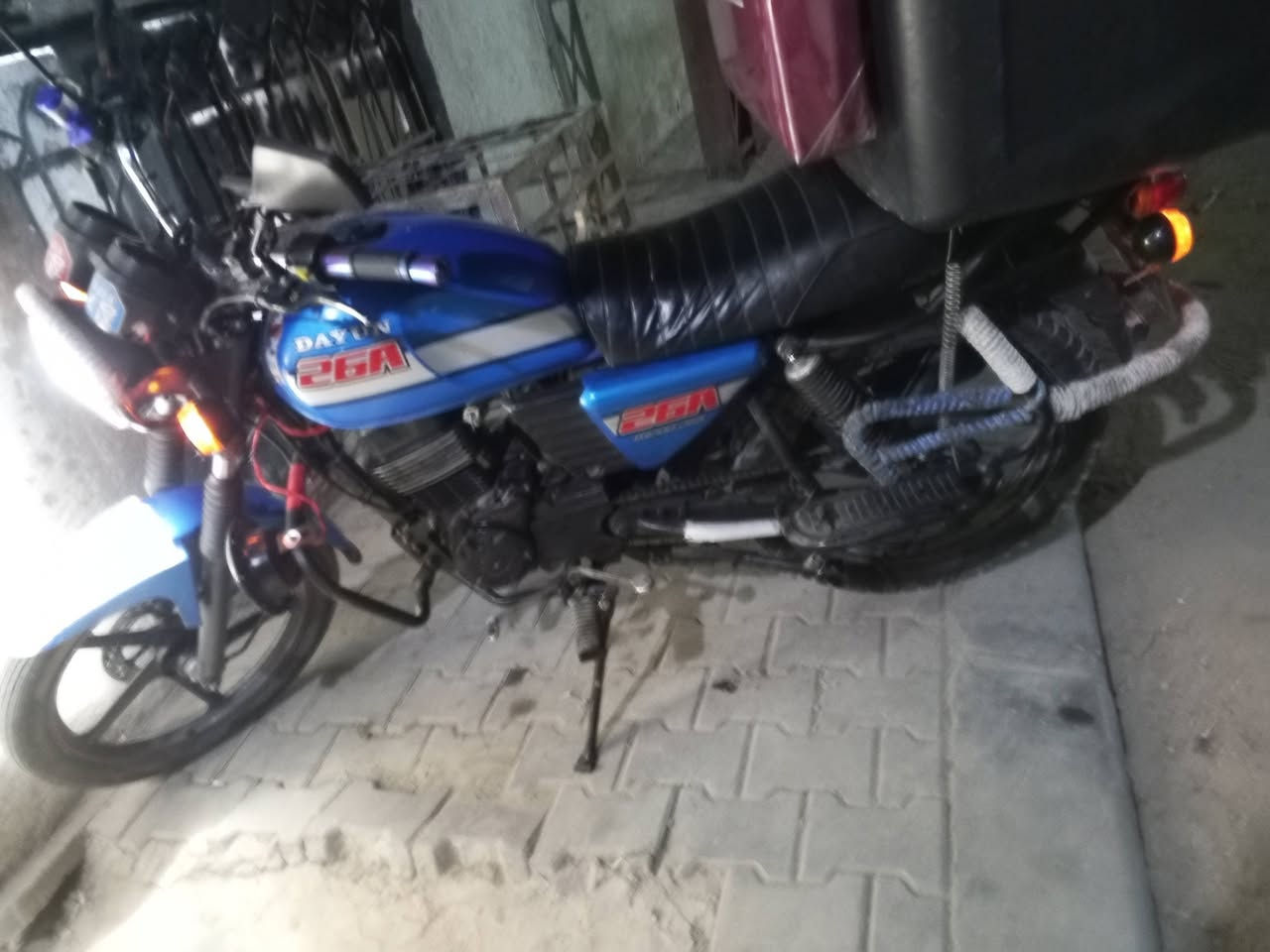 دايون سكنر ووراقه ضايعه ستوني مجفتن تجفيت كله اصلي مكان نجف حي شرطه رقم *********** سعر 950. وبيه مجال للشراي رجاء الموشراي لايجي ويعامل رجاء
