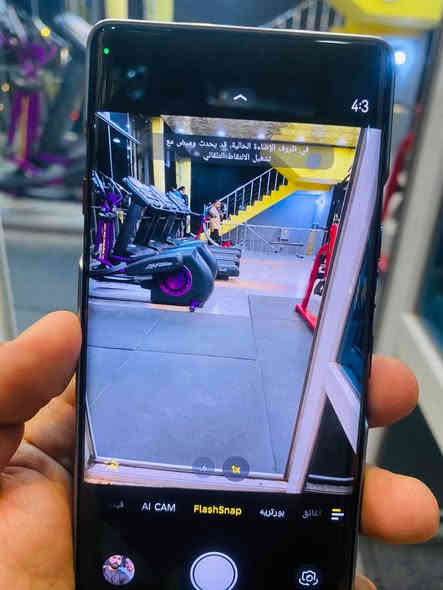 (تكنو كامون 40 برو 5G ) 
ذاكرته256صار شهر من اخذته ب300 قفل كارتونته وشاحنته ولزكه الشركه عندي بعده كلش جديد متوازي ع بيعته كلش لتعاملني جهاز كلش نضيف  . 
(***********)
