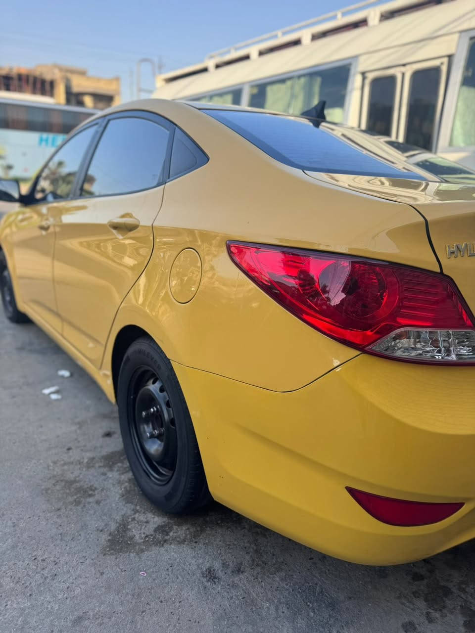 من رخصه لادمن 
اكسنت 2013 خليجي 
محرك 1600دوش
كير ومكينه خير من الله
ماشيه 111 الف كيلو 
السياره مضروبه بل عراق بنيد وجاملغ امامي 
يرباك ستيرن فقط طاك الباقي سليم 
بيهه قطعتين صبغ 
السياره خير من الله تخبل جاهزه من كل نواحي شغل وطلع 
السعر 78 وبيهه مجال بسيط 
مكان السياره بغداد 
***********
