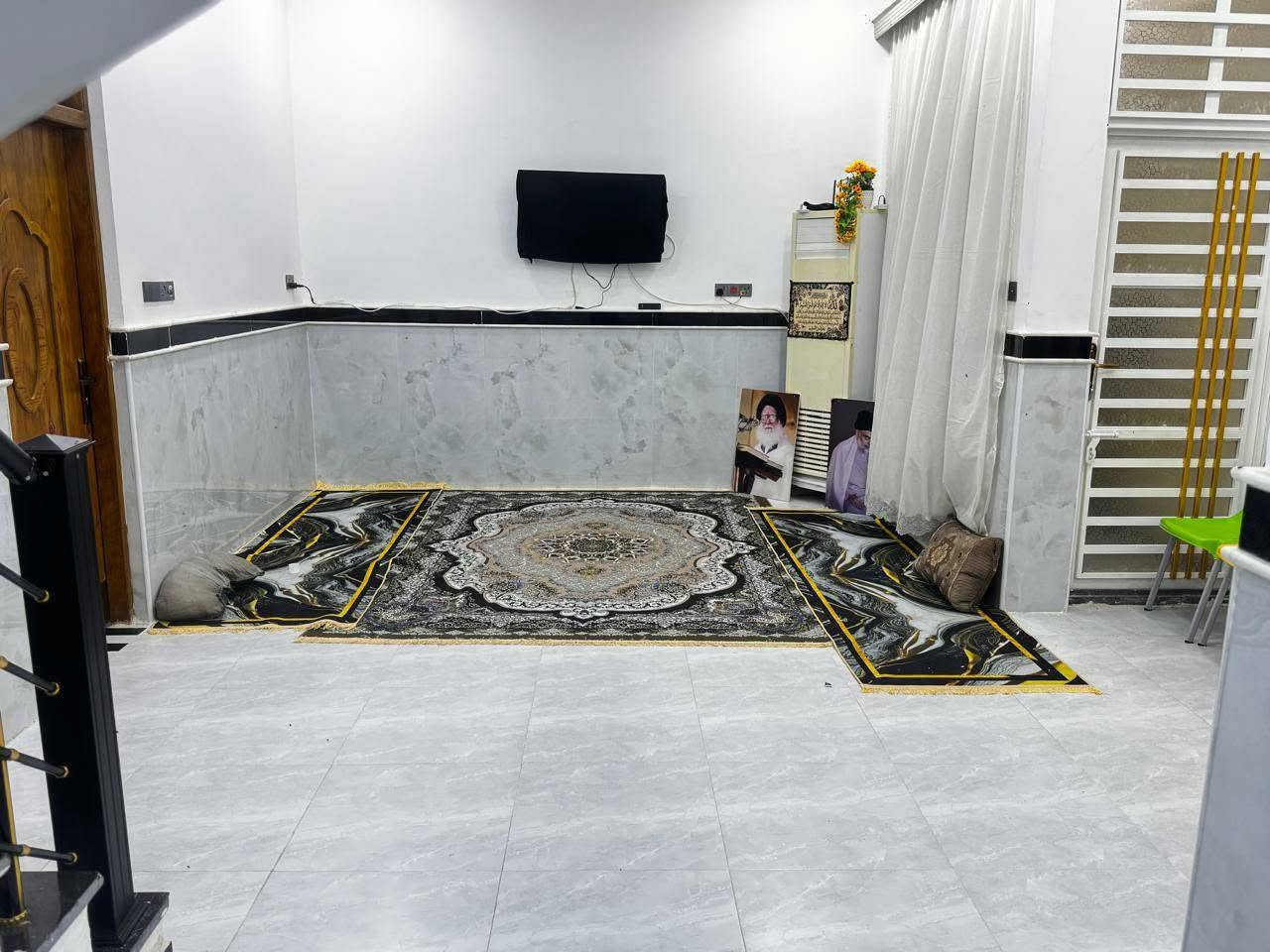 بيت للبيع حي القصور المساحه ٢٠٠متر يحتوي على استقبال وصاله ومطبخ وثنين غرف رايدينه ب١١٨ وبيه مجال للاستفسار هذا رقمي ***********
