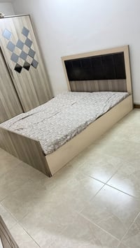 تخت 160في مترين مع اسفنج وخزانة نضيف ب 175الف والتواصل فقط عالرقم ماعن...