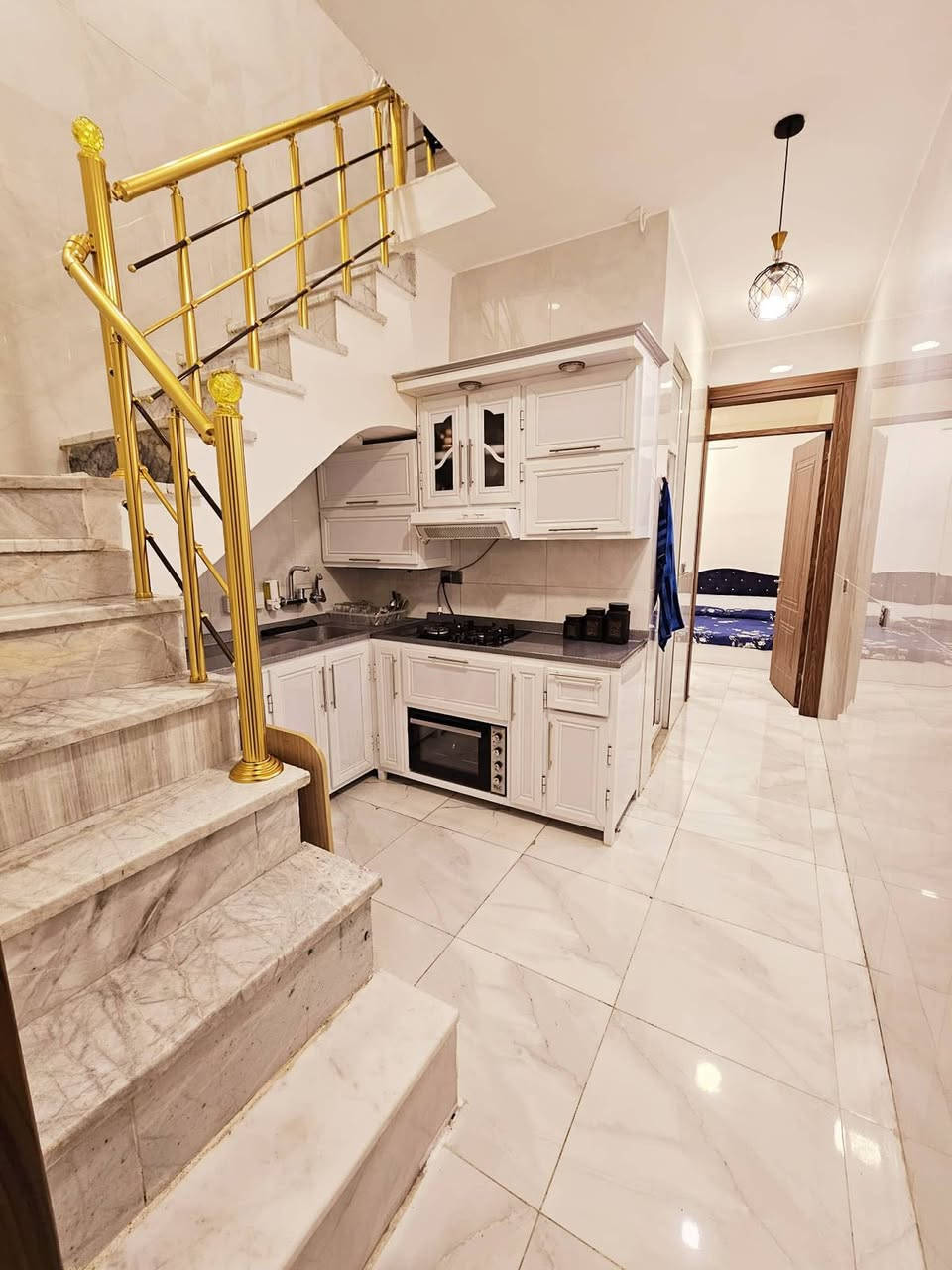 مكتب الزبيدي للعقار 🏠🏠
📍للبيع في الصليخ موقع راقي جدا 
المساحة 50 متر 🏗
الواجهة 3.35والنزال 15 
الطابق الارضي صالة ومطبخ وغرفة نوم وخدمات ومنور 
الطابق الاول غرفتين نوم وخدمات 
الطابق الثاني غرفة نوم وبيتونة وسطح 
عرض الشارع 10 متر💯💯
للاستفسار اكثر يرجى مراجعة مكتب الزبيدي للعقار أو الاتصال على:***********
