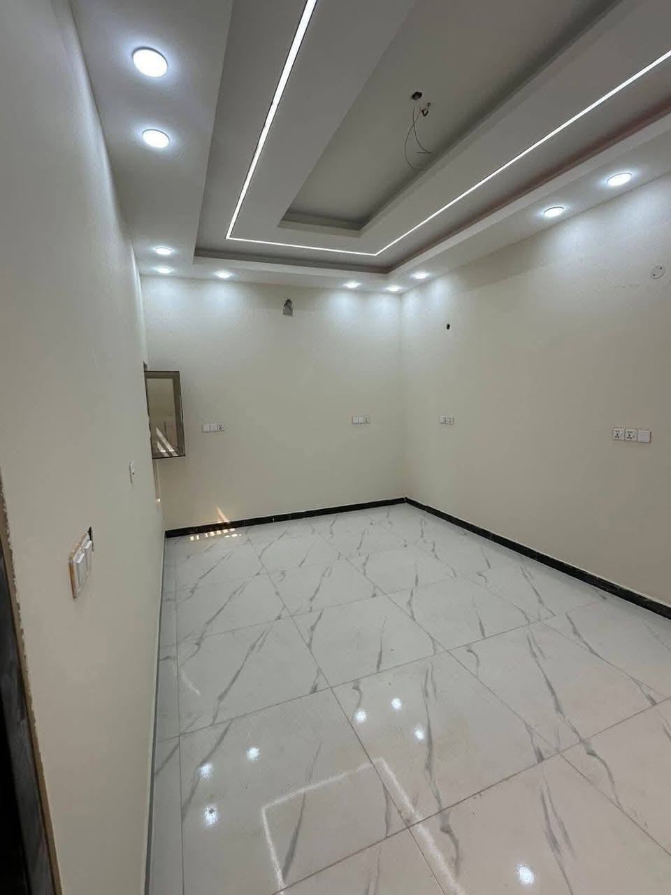 (( صباغ بيوت )) شغل نظيف ودقه بالعمل
((  بيتك ويانه غير )) 
مستعدون لصبغ  الدور  و تصليح الجدران معالجه الرطوبه صبغ بنايات  صبغ مدارس صبغ فنادق ماعليك الاتصال برقم *********** بي واتساب 
برقم *********** بي واتساب//***********
