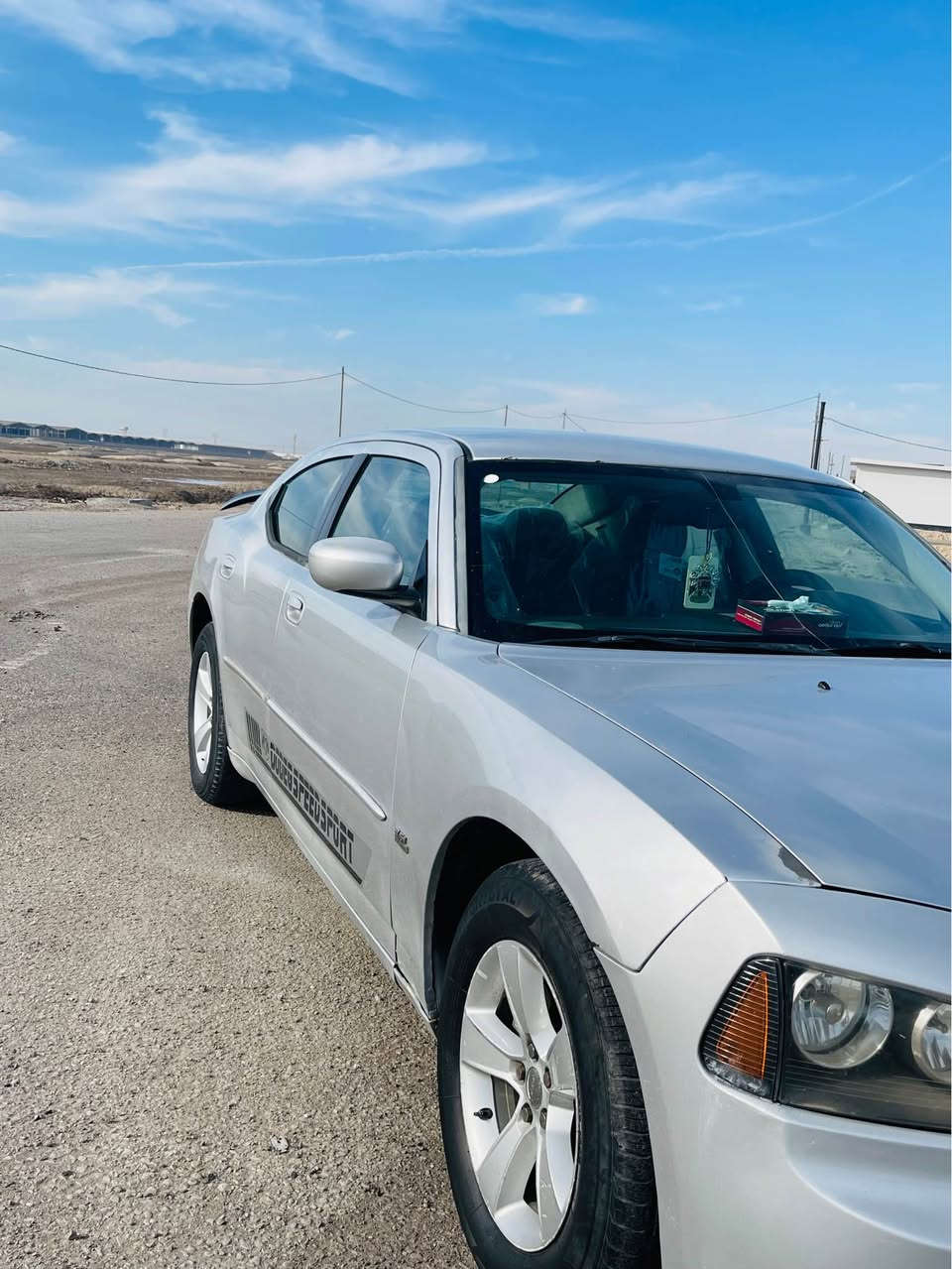 السلام عليكم جارجر 2010 وارد كندي  رقم ارييل بسم كردي جاهز للتحويل او الوكاله مكفوله من الضربه والتبديل مكينه 3500 اصل Abs  وكامره بلاديه وحساسات كير ومحرك مكفولات حداديه 80% علما السياره بيه مكانات لكط اخياس فقط السياره مال بيت ممشتغله خط ماشيه 200 الف السعر 90 ورقه العنوان بصره/ ياسين خريبط / تليفون *********** Singapore
