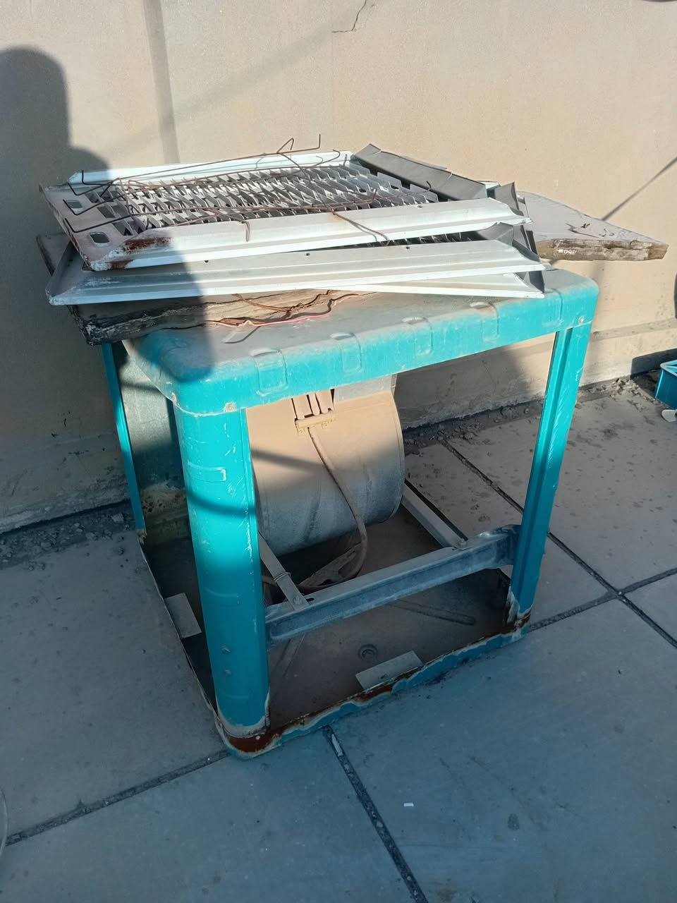 السلام عليكم مبرده ٢اونص مشتغله موسم اومحطوطه بل سطح كامله مكانه بل كريعات مبايل ***********وساب موجود اريده ٧٥اوبيه مجال
