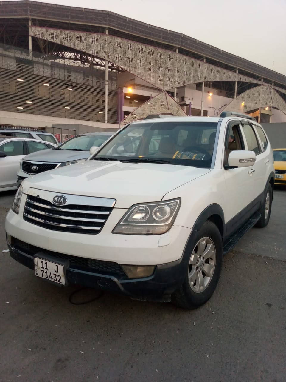 🚘 كيا موهافي [2010] - نظافة ومواصفات 🚘
للبيع كيا موهافي لون أبيض
🔹 المواصفات:
✅ فتحة سقف.
✅ دواخل جلد بيجي وكالة.
✅ فور ويل (4x4).
✅ تبريد مركزي.
فول مواصفات للاخير
💵 السعر: 130 ورقة 
(والسعر بي مجال للشراي 
🔢 الرقم: بغداد
📍 الموقع: بغداد
📞 للاتصال: ***********
