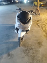 وعليكم  بي سي اكس جيل اول للبيع الدراجه فقط الكفرات تعبانه الباقي خير ...