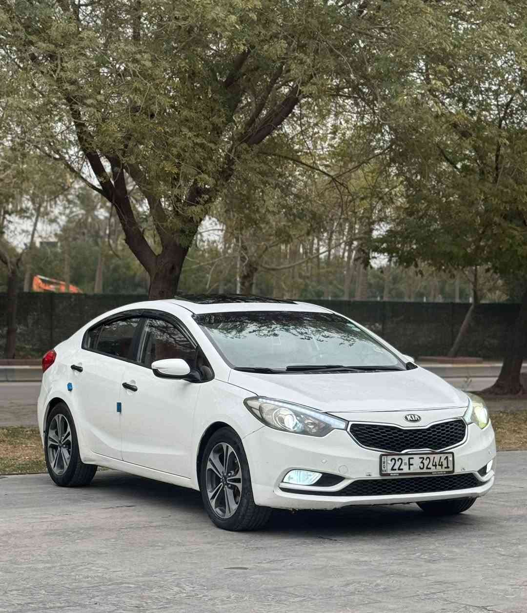 السلام عليكم.  
سيراتو مديل 14 خليجي. رقم اربيل باسمي
ماشيه 110. صبغ باب خلفي +نصف باب السائق.  بدون دواخل. جاهزه محرك كيركفاله.  تخم تاير صدر. جديد تبريد جاهزه 
المواصفات : 
فتحه. / ويل كب. / شاشه تاب /  تحكم ستيرين / محرك 1600 دوش / وباقي المواصفات المعروفه.  
عنوان السياره : بغداد العطيفيه📍📍
 
للتواصل:  ***********
