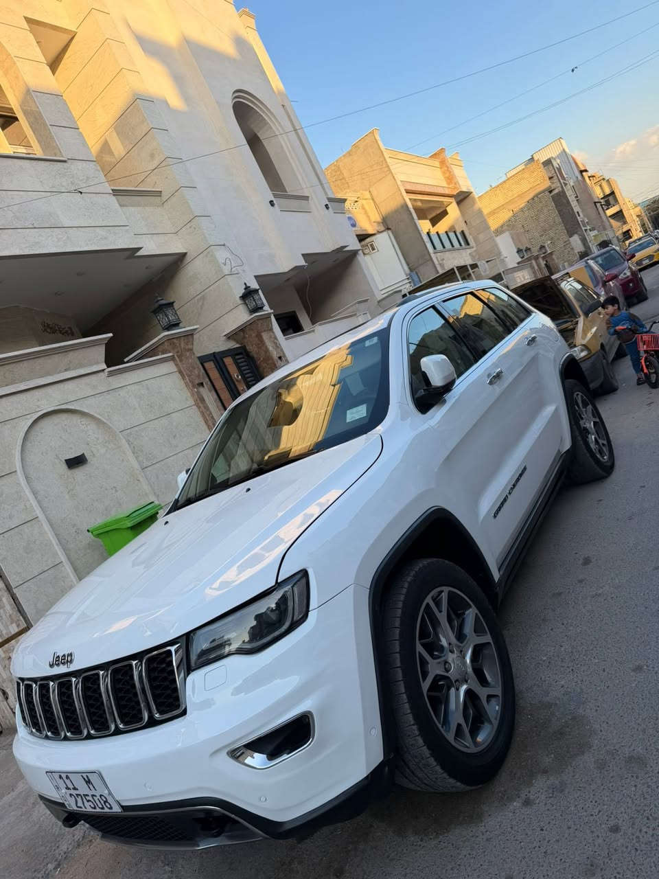 لاريدو فول 1/1 لمتد خليجي موديل 2019
مواصفات معروفة ماحب اطول بل كتابة
السونار موجود بل نشر سيارة حلوة كلش وسعرهة زين 
 بيع مستعجل 230$ ليحب يجي شراد يدلل عنوان كرادة***********
