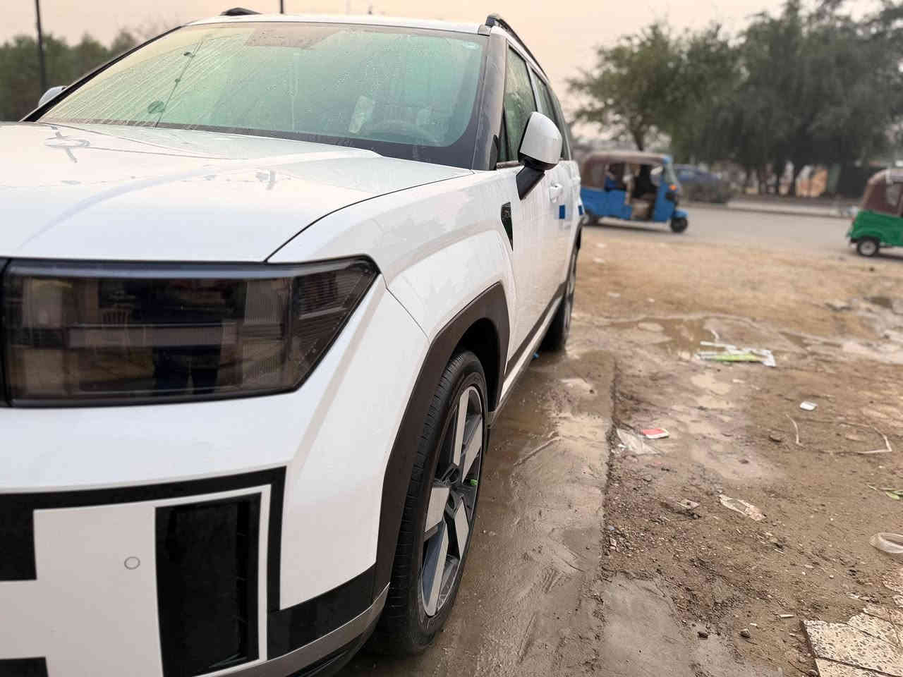 سنتافيه 2024 خليجي فولل مواصفات خليجي مكفوله من دعاميه ال دعاميه 
Hyundai Santa Fe 2024

✅ المواصفات:  

SUV عائلية راقية ومجهزة بالكامل! 🚙🔥
للبيع هيونداي سنتافي 2024 زيرو، 
وارد خليجي وكالة، متوفرة الآن 
🔹 المواصفات الأساسية:
✅ الموديل: 2024
✅ المحرك: 2500cc تيربو – قوة وأداء اقتصادي 💪
✅ ناقل الحركة: أوتوماتيكي 8 سرعات سلس ⚙️
✅ نظام الدفع: أمامي / متوفر دفع رباعي حسب الفئة
✅ اللون: أبيض ناصع 🤍
✅ عدد الركاب: 7 مقاعد – عائلية بامتياز 🛋️
✅ الحالة: زيرو (جديدة بالكامل)
✅ الضمان: وكالة
🔹 المواصفات الإضافية:
✨ شاشة وسطية 12.3 إنش + نظام Apple CarPlay & Android Auto 🎶
✨ كاميرا خلفية + حساسات أمامية وخلفية لسهولة الركن 📸
✨ مكيف هواء أوتوماتيكي ثلاثي المناطق ❄️🔥
✨ مصابيح LED أمامية وخلفية مع إضاءة نهارية 💡
✨ فتحة سقف بانورامية واسعة 🌞
✨ مقاعد جلدية بتحكم كهربائي + تدفئة وتبريد 🛋️
✨ أنظمة أمان متطورة: رادار أمامي – فرامل طوارئ – تحذير من النقطة العمياء 🛡️
✨ جنوط رياضية مقاس 18 إنش 🏎️

رقم الهاتف ***********
السعر 275$ بيهه مجال 

مكان بغداد السيديه
