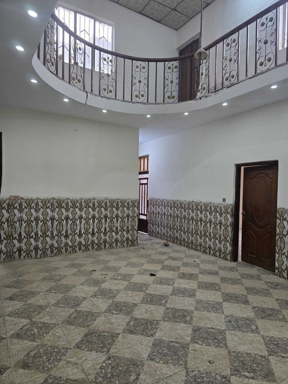 المساحه / 250
الموقع /الجبيريه الثالث بالبدايه  مقابل الطاقه
الغرف/4
الحمامات/2
سند /25 
السعر/ مميز
***********
