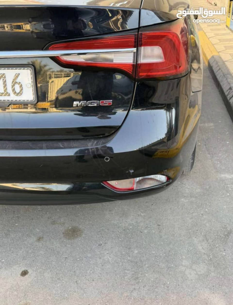 ماشية ٣٠ الف وقابل للزياده 
مواصفات نص فول 
لد نهاري تشغيل بصمه حساسات خلفيه كامره خلفيه 
بيها باب خلفي مبدل وبعض لملاحظات 
رقم بصره حره باسمي 
السعر ب 105 
تواصل *********** الجزائر, سيدي امحمد
