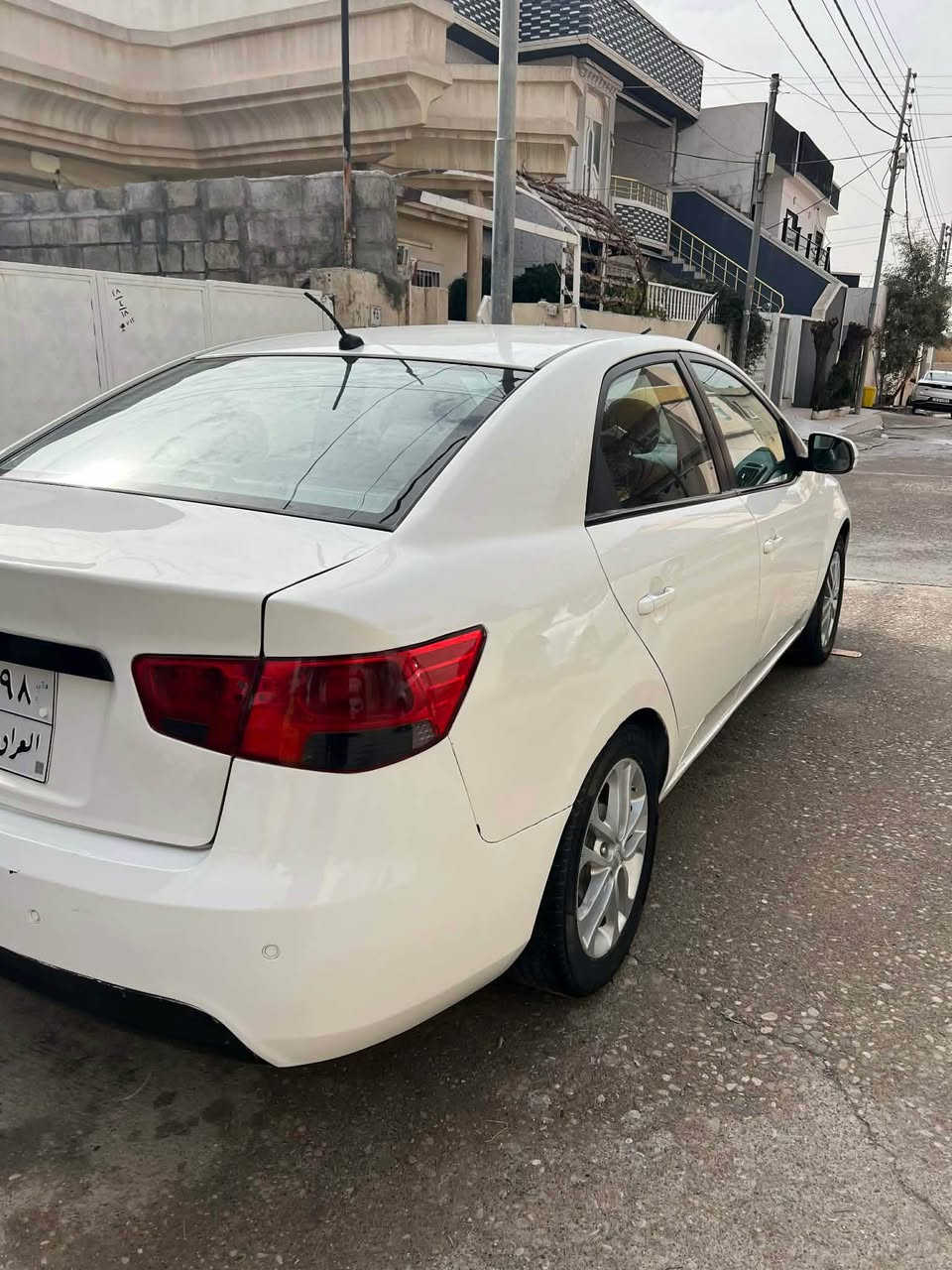 سلام عليكم للبيع كيا سيراتو ٢٠١١ ضررها جاملغ خلفي ايمن فقط الباقي مكفول هزه وبراد جدد داخل لونين مري شفط بجم زنون تحكم ستيرن محرك ١٦٠٠ دوش سويج عدد ثنين  سياره بل حقيقه احلى  من الصور  السعر ٩٧ وبيها مجال *********** مكاني السليمانيه شارع سالم
