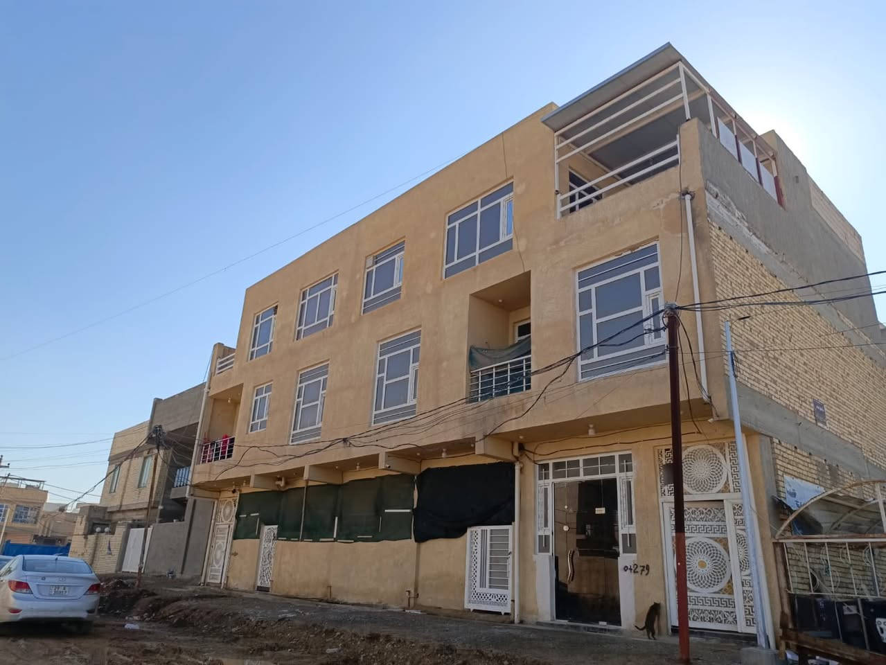 للبيع:
بناية ٣ طوابق  درجين   تاريخ البناء ٢٠٢٤المساحة ٢١٦ الواجهة ٢١ونص بيها ست شقق مؤجرات بالكامل  شارع عشرين صب بصف الركن امام ساحة خضراء بالخاجية حي الاعلام خلف معرض البيع المباشر للسيارات
 للاستفسار الاتصال على الرقم
***********
