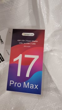 شاحن • آيفون ١٧