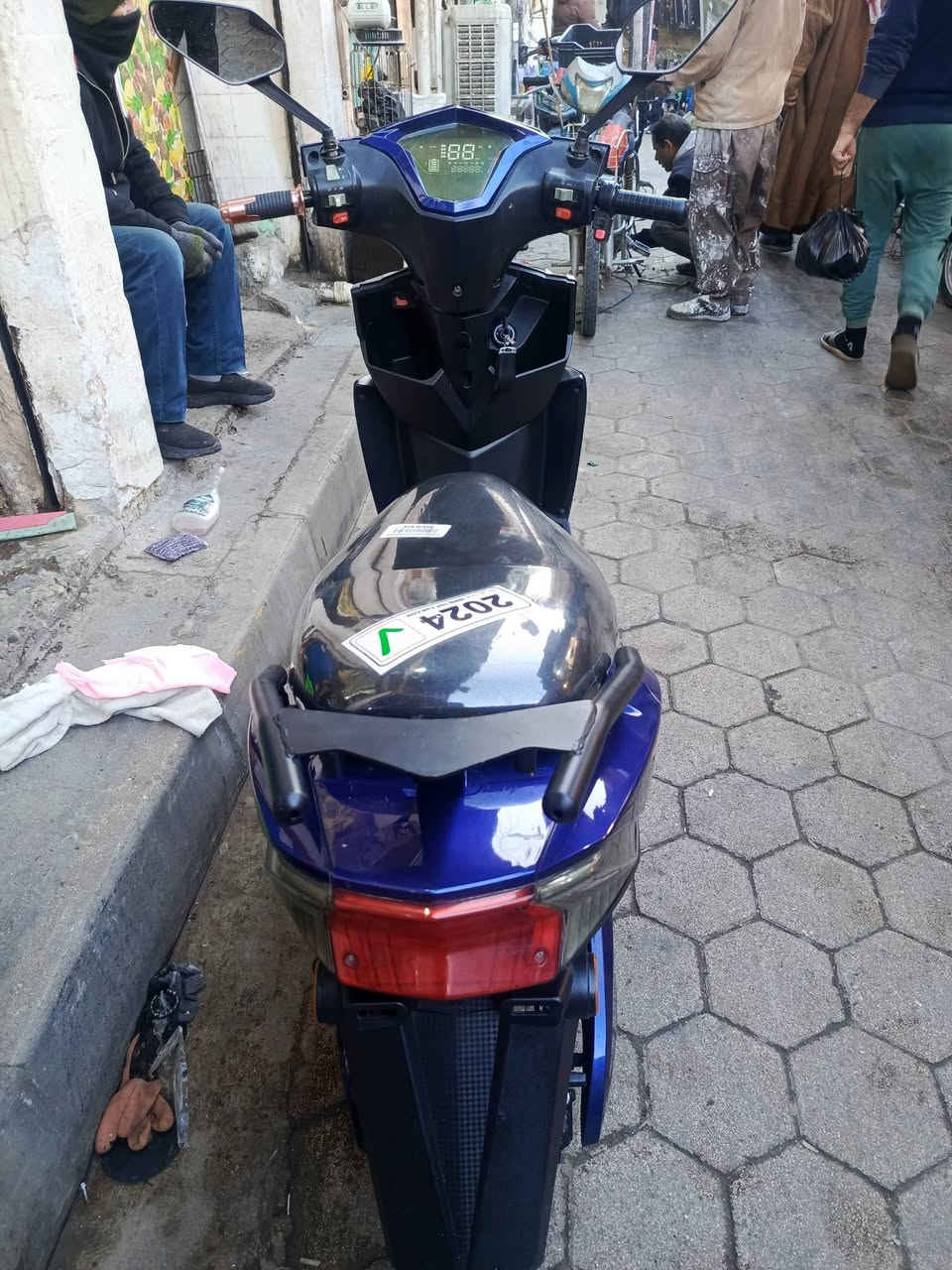 شحن للبيع السعر 450 بطاريات 6 مكان الرمادي شارع الباسكلات رقمي ***********
