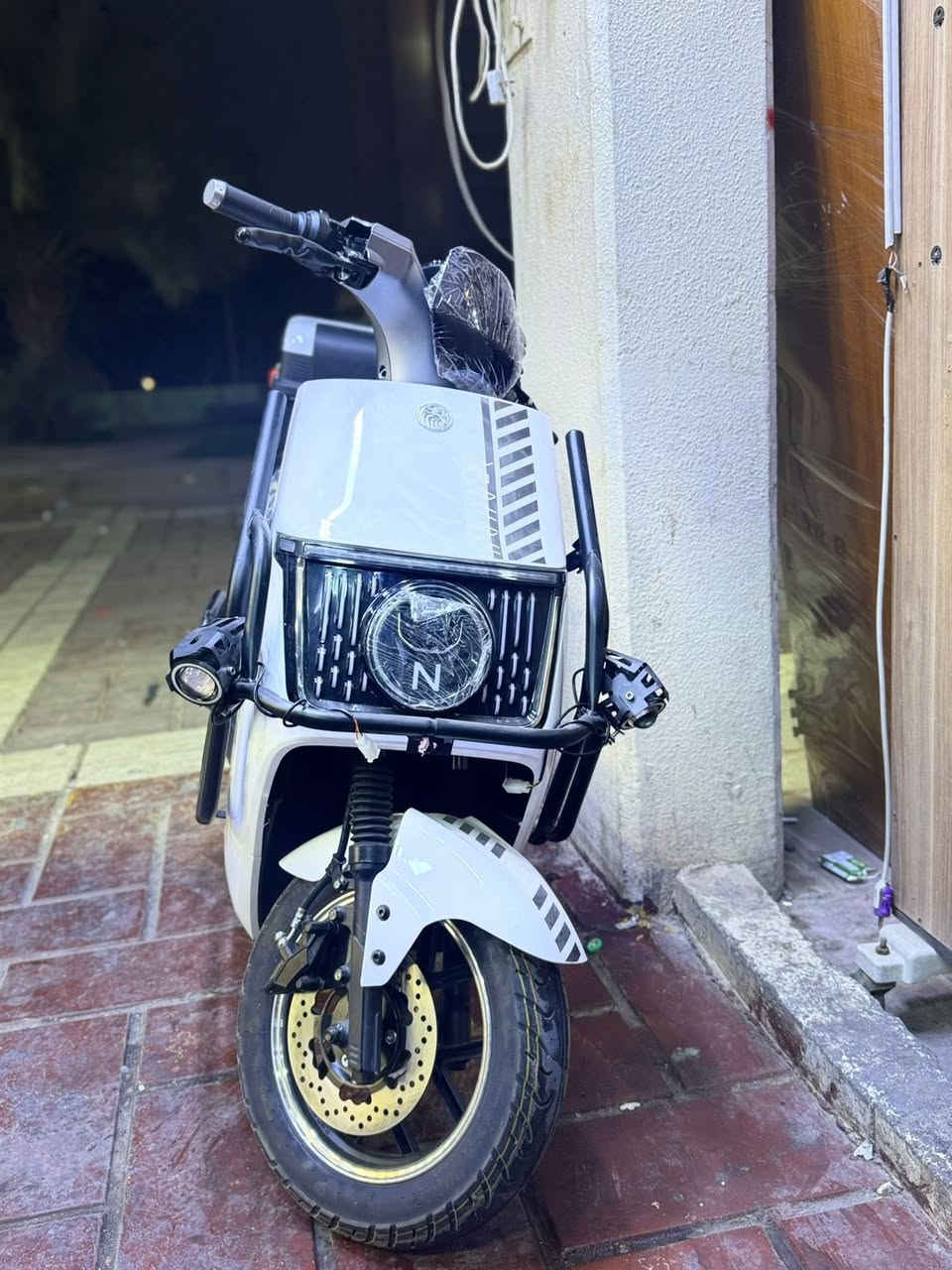 دراجة شحن نضافة فول مواصفات فول موديل ٢٠٢٦مستعملة سبوع مكفولة من كل عطل وماداخلة أي تصليح شرط 3نمر وبيها نمرة بك دراجة مدرعه من جوانب تشتغل بصمه وعن بعد وسويج دبل لايت دبل إشارة بيها جهاز انذار شاحنه اصلية اوراق المعرض موجودة مكان بغداد الصالحيه سعرها٩٠٠وبيها مجال قليل للشراي هاتف ***********
