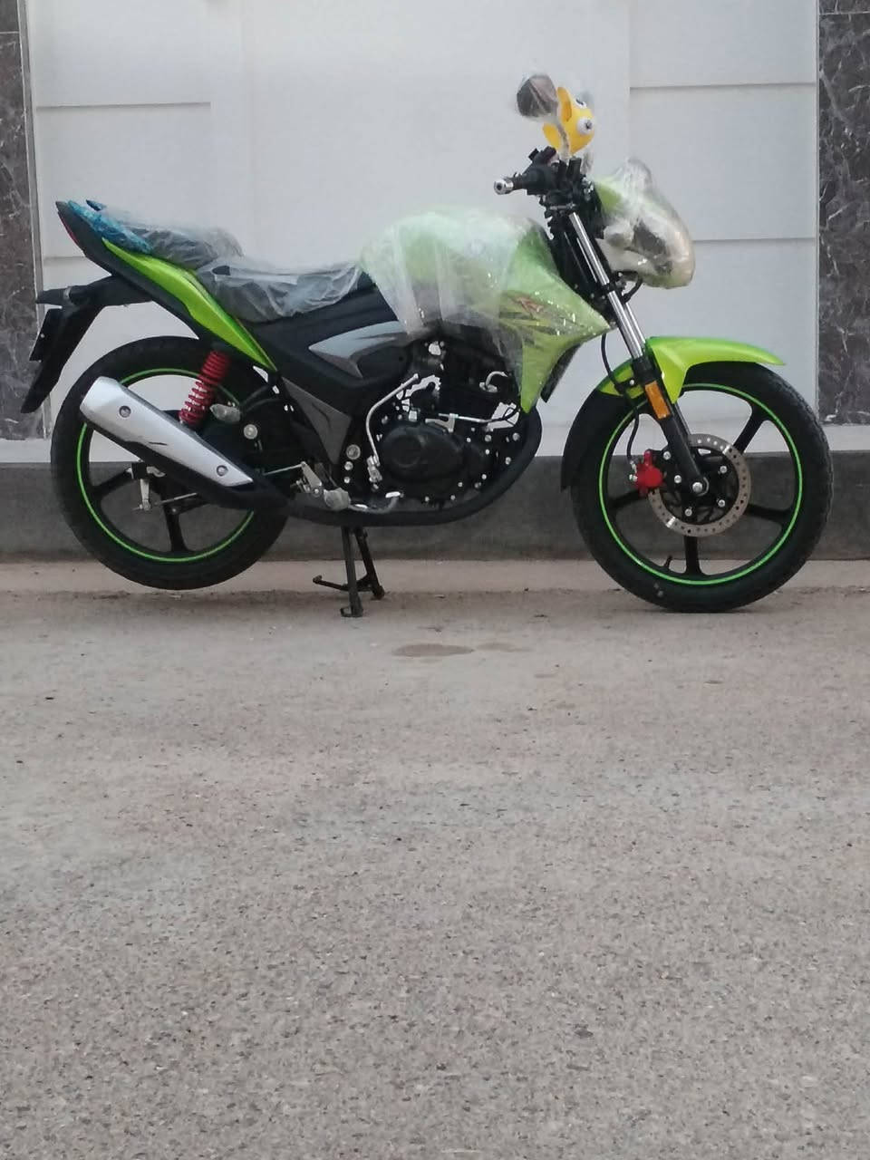 السلام عليكم هاوجي للبيع موديل 23 اخو لجديد نضافه 100‎%‎ مسجل وكامل بعده جديد سعره19 الرمادى الزراعه ***********
