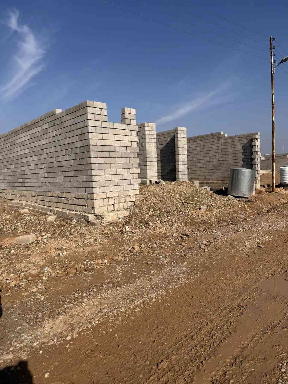 بيت للبيع هيكل بس نقص صبة السطح  تكريت مقابل سيطرة ابو عقرب
القريه الجامعيه المساحه 200 متر السعر 25 وبي مجال 

لتواصل ***********
الخدمات ماء + كهرباء
