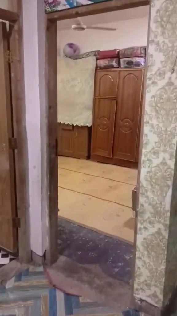 لسلام عليكم بيت للبيع مساحته 75 الواجهيه 7ونص ول  نزال 10 مثل ما تشوف بل فيديو العنوان الكماليه البستان قرب جامع سيد الشهداء للتواصل ***********
