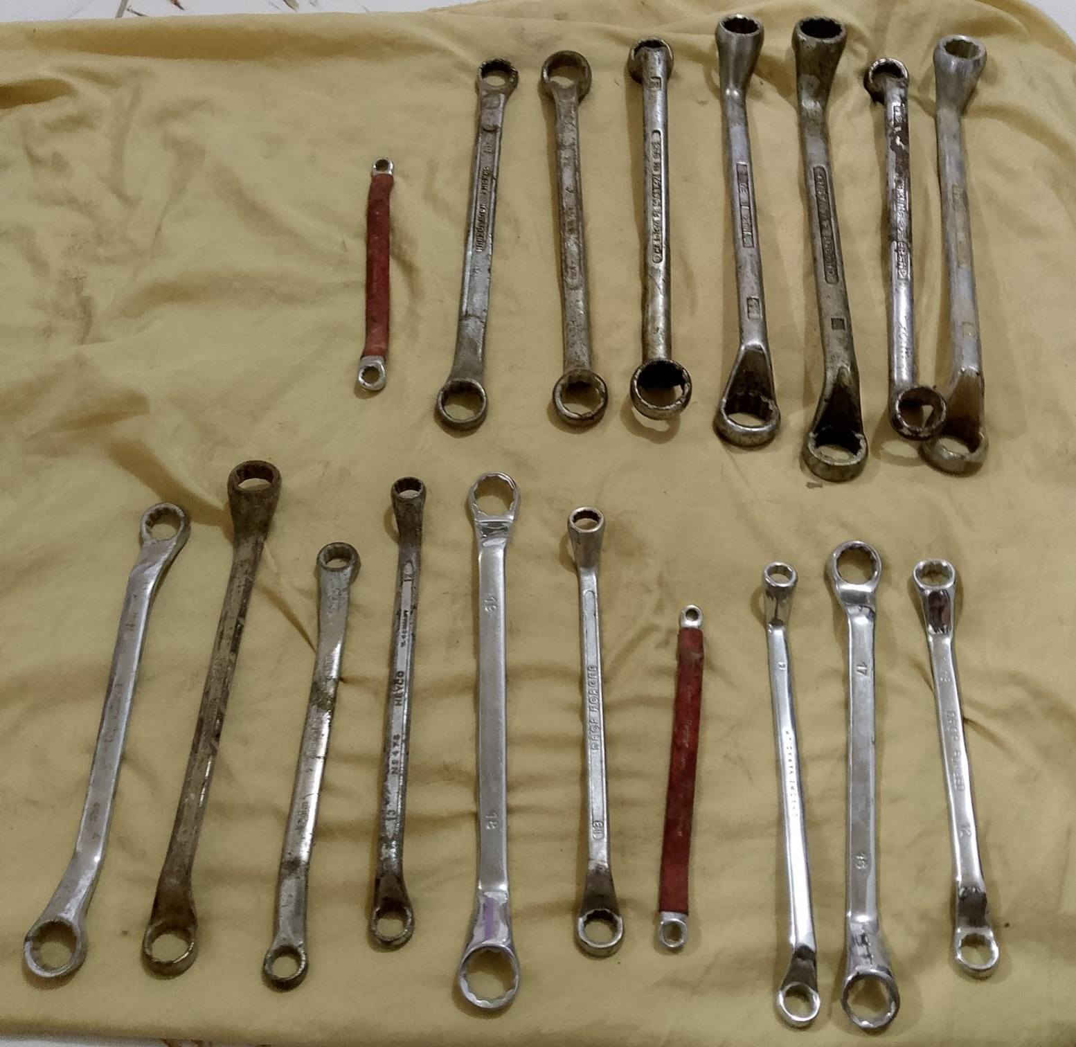 السلام عليكم 
مجموعة عده  أصلي سباين چمچات 
لقم مسدس ومسنن ويدة عزم گيج
للبيع للاستفسار خاص او اتصال 
***********
