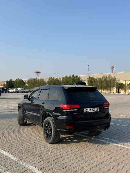 للبيع بـ179$ جيب كراند شيروكي 2018 بلاك توب 
• الموديل: 2018
• الفئة: بلاك توب
• المحرك: 6 سلندر
• العداد: ماشيه 150 ميل
• الويل: 20 بلاك توب
• الحالة: كلشي شغال
 • شاشة كبيرة
 • حساس خلفي
 • كاميرا
 • أوتو ستوب
 • كشنات جلد مخمل
 • كشن السايق كهربائي
 • تحكمات ستيرن كاملة
جنطة كهربائيه 
 • حادثها جاملغات أماميةوبنيد
 • المحرك ينقص (أتوقع كاسر رنگ)
 • باقي السيارة مكفول
رقم بغداد دولي بأسمي
الموقع: البصرة
📞 ***********
📞 ***********
