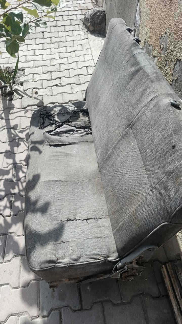 لبيع كشنات سياحي مال كيابسته واحد عكس سايق واحد خلفي دفتري سعر الواحد 35 مكاني ديالى بعقوبه ***********
