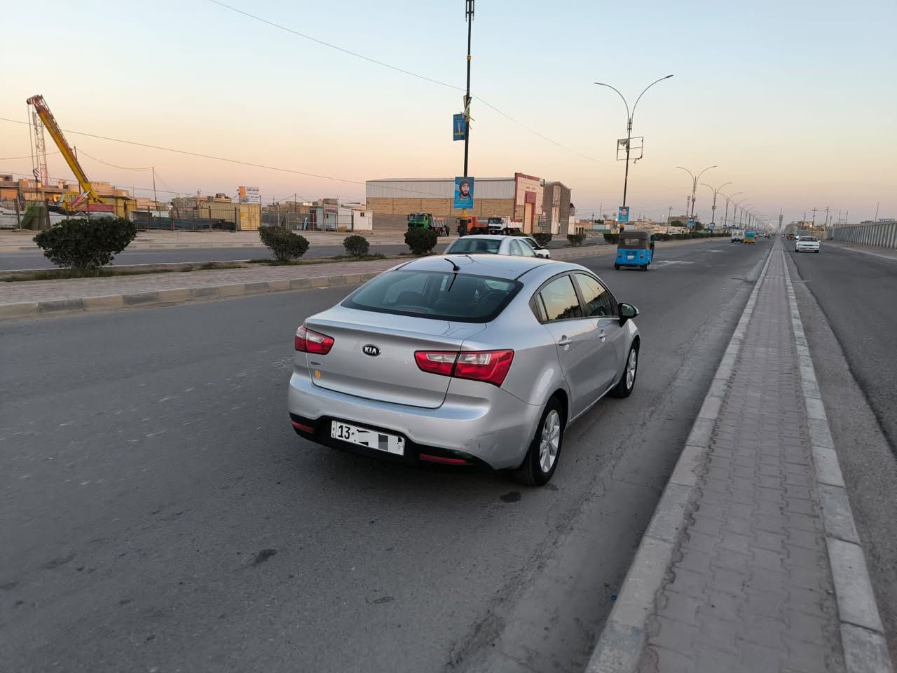 كيا ريو 2015 خليجي للبيع محرك 1600  السيارة على ايدي باسمي اخذتها زيرو ماشية 41 الف كم فقط بحالة ممتازة رقم اوربي جديد والسنوية جديدة 
المواصفات 
زجاج كهربائي 
سنترلوك
مشغل اسطوانات CD
مكيف
نظام انذار 
اكياس هوائية 
مدخل UBS/AUX
تحكم مقود 
كشنات مغلفة جلد 
كاعية ارضية مغلفة جلد 
السعر 97 ورقه وبيها مجال بسيط 
للاستفسار الاتصال على القم ***********
