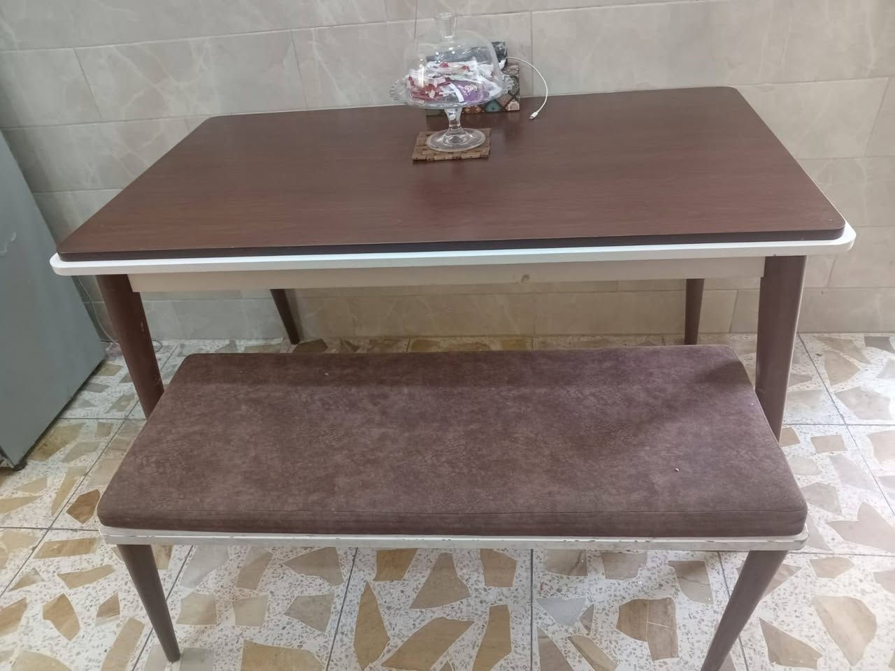 من رخصة الأدمن ميز مطبخ مرمر  و ٤ كراسي للبيع .. ايضا ميز مطبخ للبيع وبأسعار مناسبه الأتصال على الماسنجر او بالرقم  *********** بي واتس اب المكان .. الأول حي العامل والثاني كراده داخل
