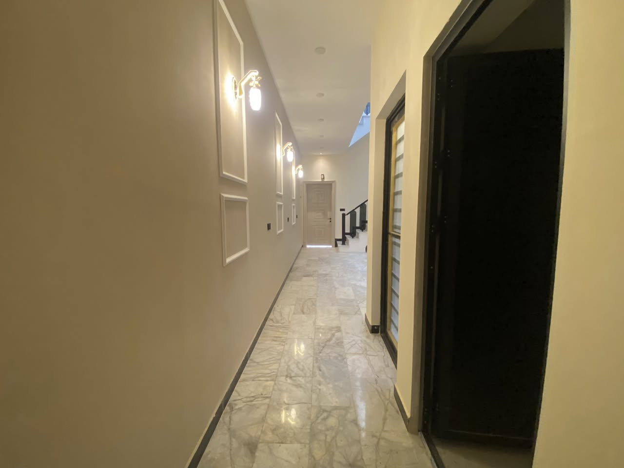 مشتملين للبيع مساحة كل واحد  ٩٤متر الموقع 
الشعب العقاري الاولى قرب الشارع العام الرئيسي 

تفاصيل اكثر الاتصال ***********
