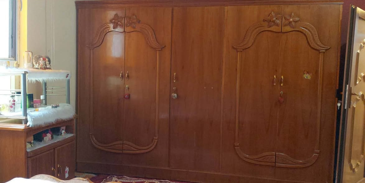 غرفه تاج سوري خشب ثقيل شرط النضافه السعر 550/ الشراي فقط يتصل ***********/‏‪***********‬‏ وادي حجر
