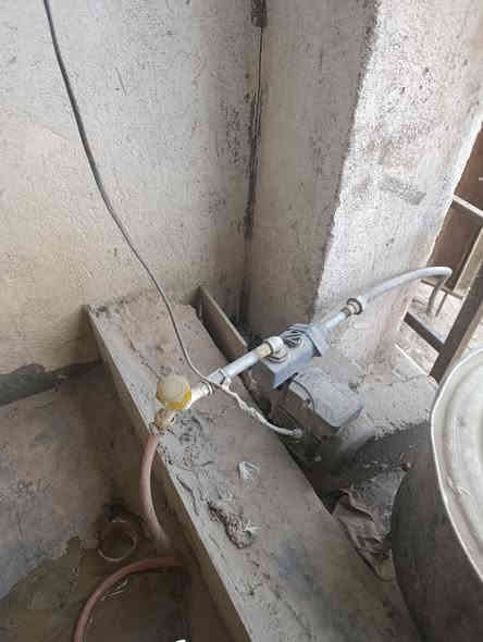 باب. بي. ار سي.  ٣. أمتار. مكينه دجاج. ميوزه. 3. 
وغراص المحل. كله.  ب. 650. بيع. مستعجل. 
الناصريه مركز. ***********.  وات ساب.
