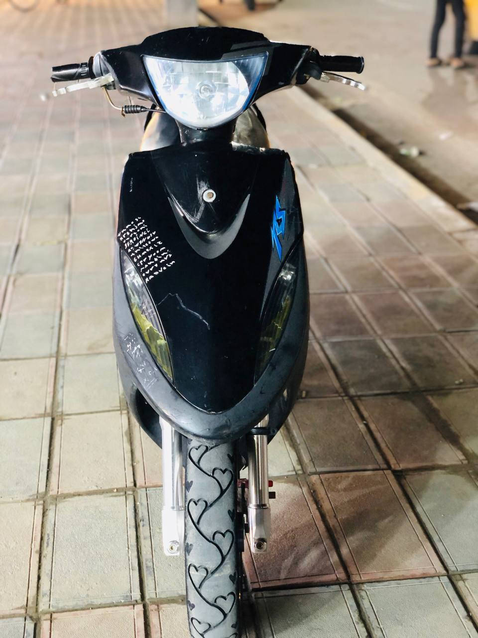 سلام عليكم
عدله للبيع دراجه بلاديه مكينتها خير من الله نكره سلف بكل وقت كلها ختم واحد ويه المكينه  بيها تايرات جلاتين ويل نجمه دبلات رياضي 
سعرها ٦٧٥ وبيها مجال قليل
مكاني طوريج رجيبه
***********
