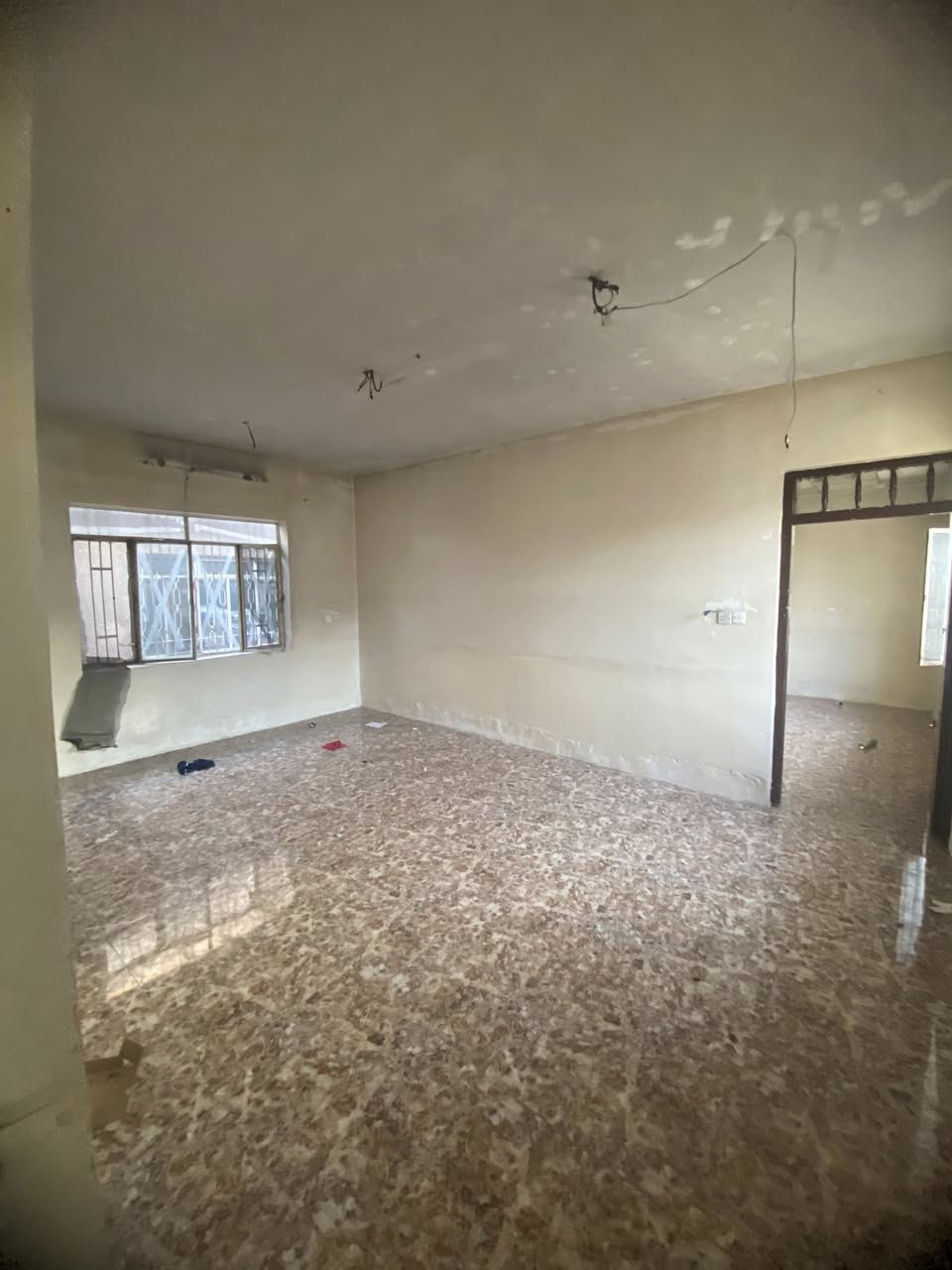 سلام عليكم
بيت 🏠 للبيع في حي البكر موقع مميز قرب مدرسه الارقام 
بناء قديم مرتب صالح للسكن سند طابو الزهور شرط التحويل 
مساحه البيت 🏠 208 متر واجها 13 متر 
يحتوي البيت 🏠 ع استقبال وهول وغرفتين نوم 🛌 ومطبخ وصحيات ومناور وكراج سياره 
ط2 هول وغرفتين نوم 🛌 وصحيات
للاستفسار عن سعر البيت 🏡 للاتصال ع الارقام 
***********
***********
