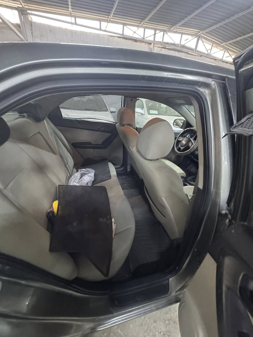 فورتي 2013 ادوات متؤم اربيل
تبريد تدفئة كير6نمر مكينه 2000دوش كفاله كهرباىيات مري شفط داخل لونين نضافه كشر وصدر 85‎%‎ 
موقع صلاح الدين بلد ***********
