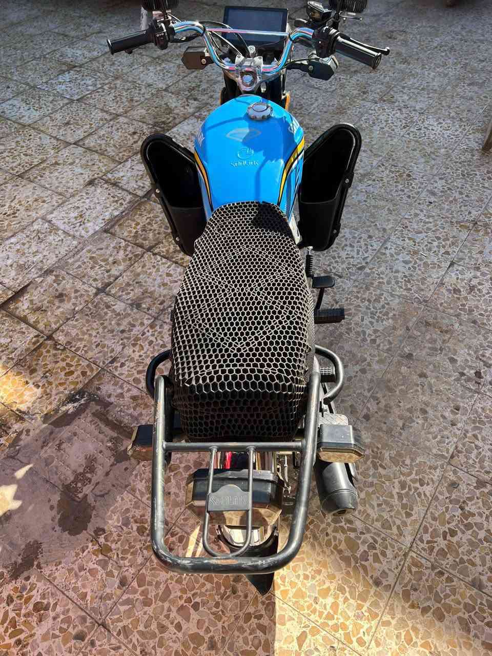 سلام عليكم دراجه سونك موديل 2025 زيرو ماشيه 25 الف الدراجه  ضاقطه وزنجيل انسه شي اسمه رجه   مشاءالله  مرتبه الدراجه  كامله وراق كامله سعر الدراجه 850وبيه مجال حك الجيه مكان الدراجه بغداد ابو غريب الرقم *********** وبي واتساب
