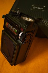 راديو متعدد موجات • شحن شمسي • باور بنك